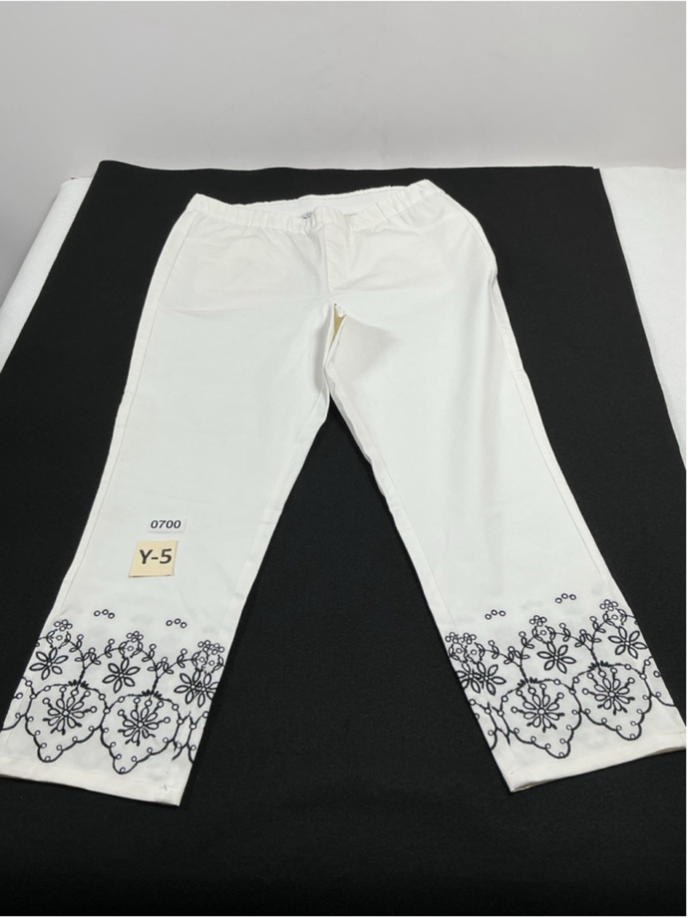 Womans Excellent Isaac Mizrahi Pullon Pants 18W White Embroidered Detail
